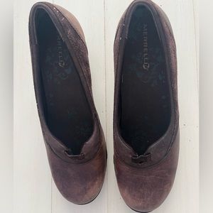 Chocolate brown Merrel wedge shoes size 8.5. Great condition! Very comfy!!